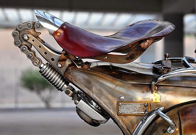 Перетяжка сиденья мотоцикла Honda CB400 своими руками.